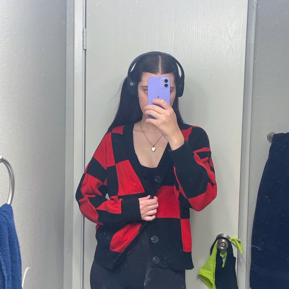 Black and Red Cardigan - Picture 5 of 7